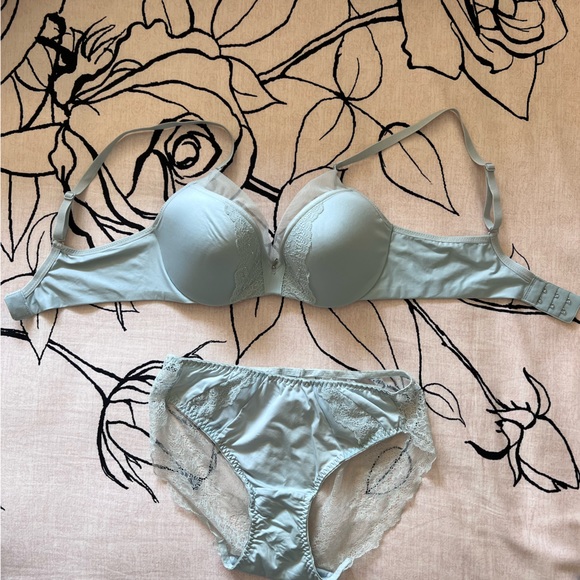 Lingerie set - Picture 1 of 1